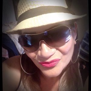 Meet your Posher, Becky